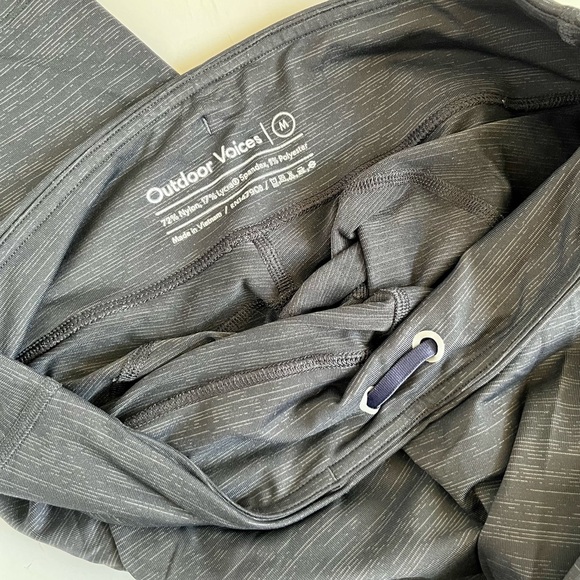 Outdoor Voices Move Free 3/4 Leggings in Night - Picture 4 of 6